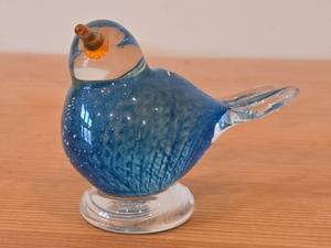 lot 249 image: Vintage Blue Bird theme Art Glass Figurine