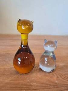 lot 261 image: Lot of (2) Figurines - Amber Glass and Hand Blown Crystal