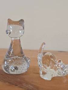 lot 260 image: Lot of (2) Cat theme Clear Glass Figurines