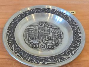 lot 25A image: 7 12 Christmas theme Pewter Collectors Plate by Astri Holthe (1982) (Norway)