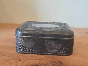 lot 43A image: Trio Godinger Silverplated Jewelry Box