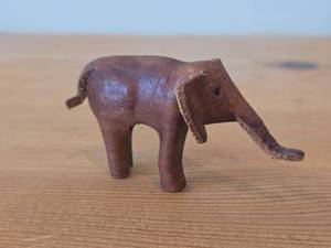 lot 97A image: Elephant theme Leather Figurine by Deru