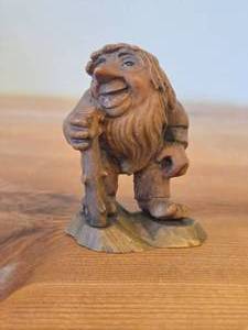 lot 286 image: Vintage Little Folks of the Salvans Collection Gnome theme Hand Carved Wood Figurine by Anri (Italy)