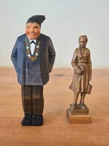 lot 314 image: Lot of (2) Hand Carved Handpainted German Wood Figurines