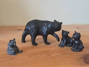 lot 317 image: Figurines - (3) Ceramic Black Bears (Mom and cubs), (1) Resin Black Bear