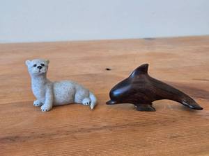 lot 319 image: Lot of (2) Figurines - Hand Carved Dark Wood Dolphin Figurine (possible Rosewood) 3-12, Quarry Critters Opie Otter Figurine by Second Nature Design made of faux stoneresin