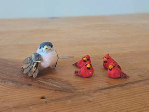 lot 324 image: (4) Red Cardinal Figurines 1, (1) Mini Bird Figurine 2 long