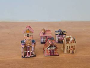 lot 330 image: Lot of (6) Vintage Reed Trinket Box Houses