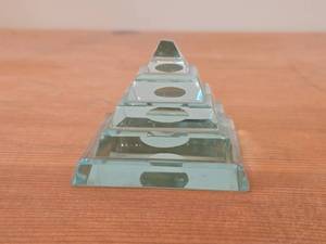 lot 343 image: Tiered Gree Glass  Crystal Pyramid Sculpture Paperweight