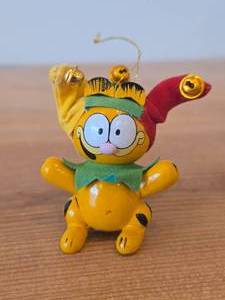 lot 348 image: Vintage 1981 Garfield the Cat Christmas Ornament by Dakin
