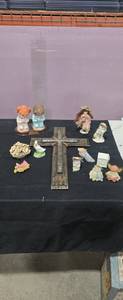 lot 2089 image: Assorted Figurines and Decorative Cross