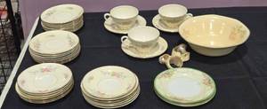 lot 2095 image: Floral Ceramic Dinnerware Set