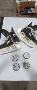 lot 2100 image: Bauer Skates & Avalanche Pucks