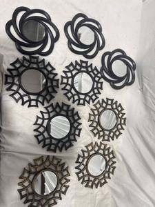 lot 2131 image: Decorative Wall Mirror Set