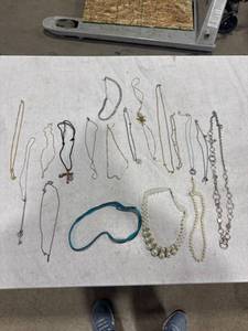 lot 2139 image: Assorted Necklace Collection