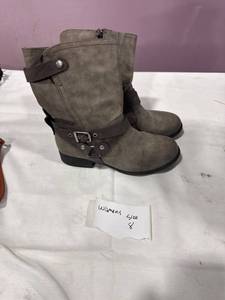 lot 2194 image: Womens Gray Ankle Boots