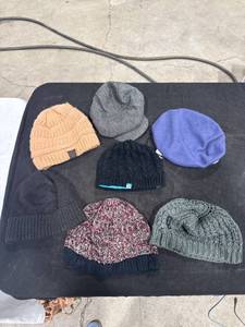 lot 2196 image: Assorted Winter Hats Lot