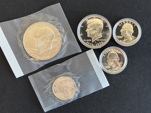 lot 76 image: 1976-S Bicentennial Silver Proof and Mint Coins