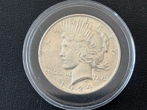 lot 9 image: 1924 Peace Dollar