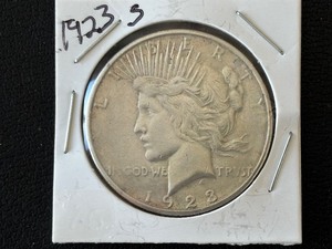 lot 19 image: 1923-S Peace Dollar