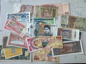 lot 14 image: Foreign Currency