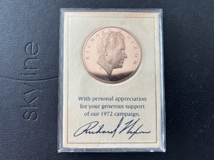 lot 46 image: 1972 Bronze RNC Richard Nixon Presidential Campaign Medal