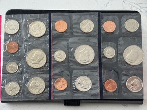 lot 47 image: 1981, 1987, 1990 Mint Sets