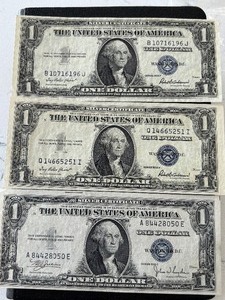 lot 61 image: Blue Seal $1 Dollar Silver Certificates