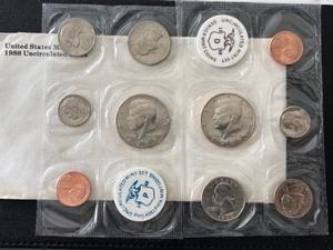 lot 153 image: 1988 P & D Mint Set