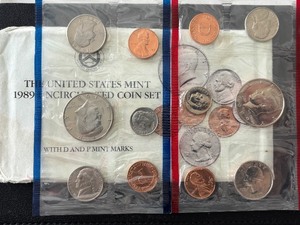 lot 154 image: 1989 P & D Mint Set