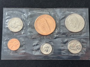 lot 247 image: 1983-D Mint Set