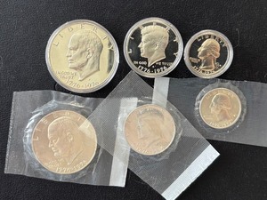 lot 29 image: 1976-S Bicentennial Silver Proof and Mint Coins