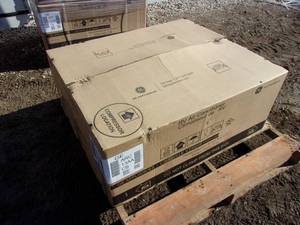 lot 17 image: 1- GE 13CB RV Air Conditioner (NEW)