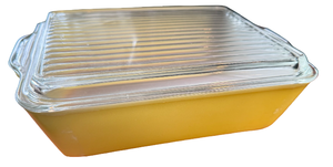 lot 33 image: Vintage Yellow Pyrex Refrigerator Dish With Ribbed Lid