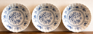 lot 65 image: Set of Three Small Blue Onion Bowls