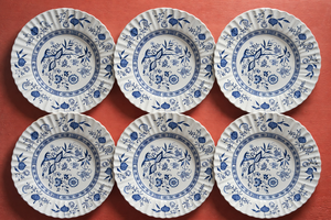 lot 68 image: Set of Six Blue Onion Dinner Plates