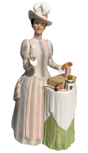 lot 80 image: 1984 Avon Mrs. Albee Presidents Club Award