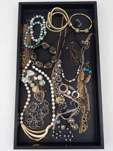 Assorted Costume Jewelry Collection Necklaces, Bracelets & Earrings