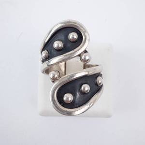 Sterling Silver Wrap Ring with Black Enamel & Bead Accents. Size 8