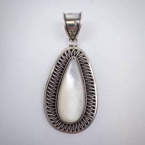 Suarti Sterling Silver Teardrop Pendant - Mother of Pearl