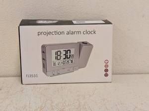 lot 14 image: NEW PROJECTION ALARM CLOCK