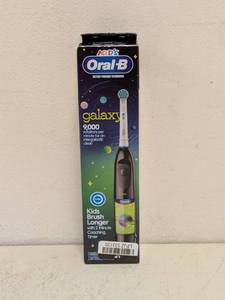 lot 36 image: NEW ORAL-B KIDS BATTERY POWERED TOOTHBRUSH