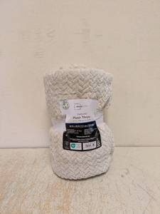 lot 183 image: NEW MAINSTAYS TEXTURED PLUSH THROW CREAM