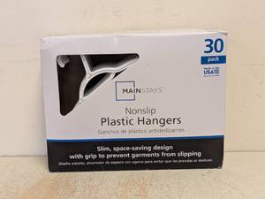 lot 195 image: NEW MAINSTAYS NONSLIP PLASTIC HANGERS 30PK