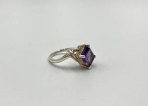lot 15S image: Sterling Silver 925 Purple Gem Ring - Size 7.5