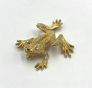 lot 112S image: St. John Climbing Frog Brooch