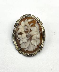 lot 122S image: Floral Cameo Brooch