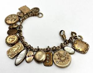 lot 132S image: Vintage Charm Bracelet