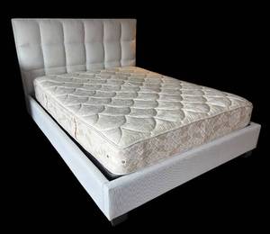 lot 15R image: MB - Queen Upholstered Bed with Tufted Headboard