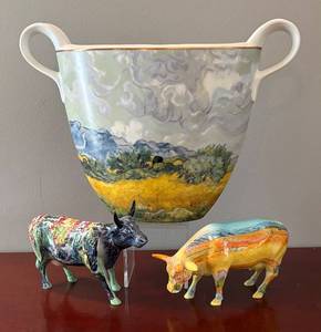 lot 25R image: DR - Goebel Artis Orbis Vase and 2 Cow Parade Figurines